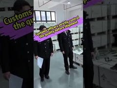 ماموران گمرکی قبل از ارسال آن ها به افریقا، کیفیت سیستم های ذخیره سازی انرژی را به شدت کنترل می کنند.